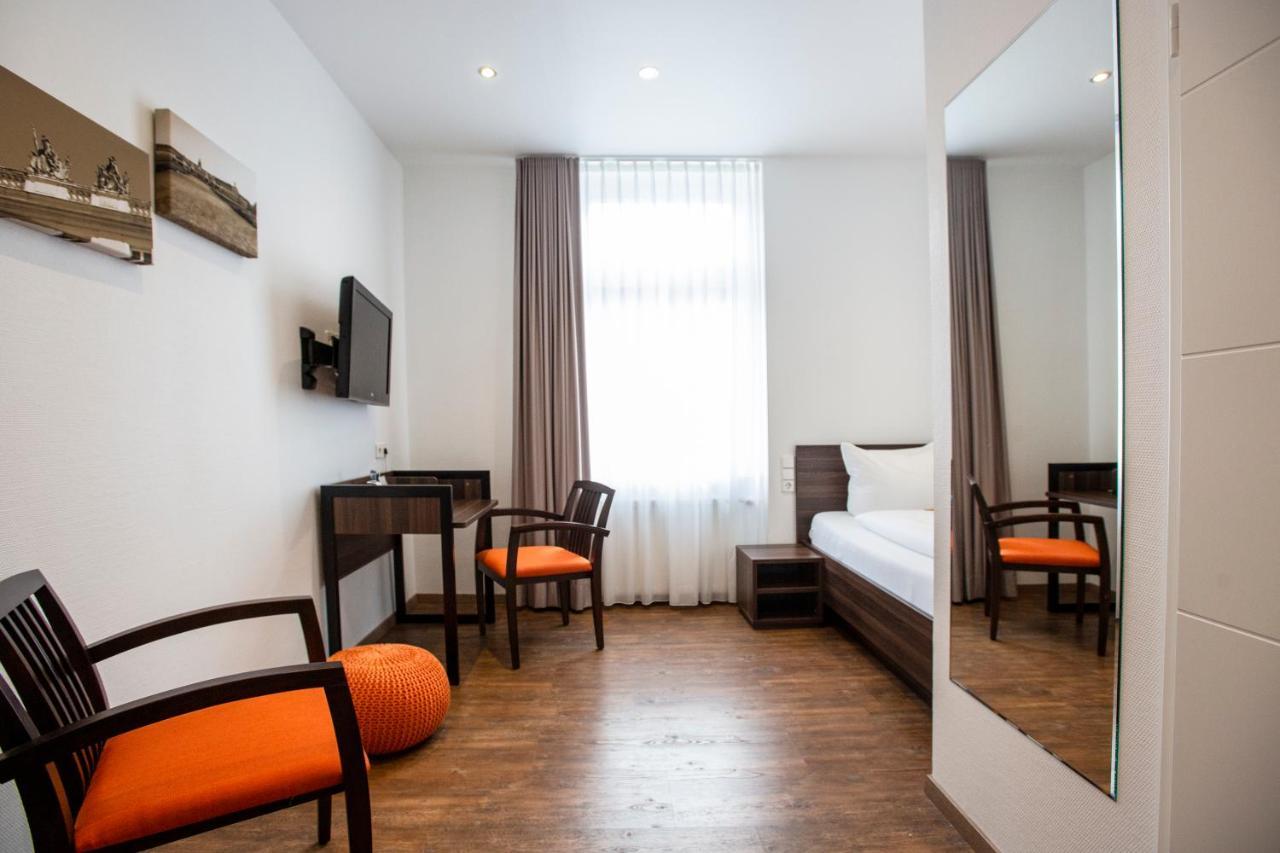 Sevendays Hotel Karlsruhe Exterior photo